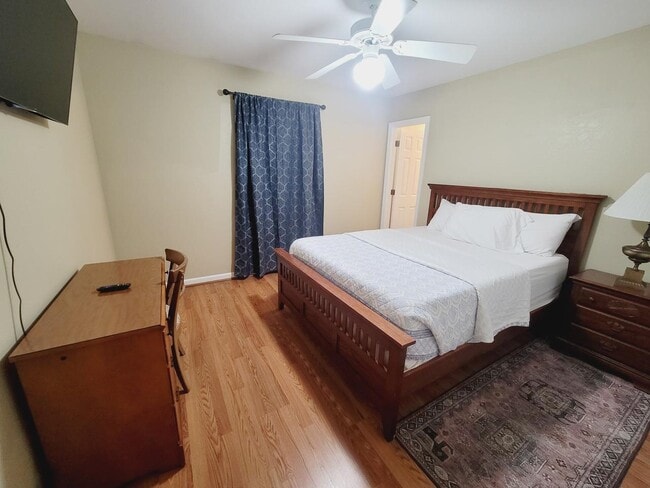 Building Photo - 1926 Fannie Dr