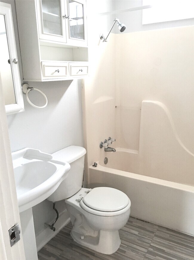 Building Photo - 801 8th St