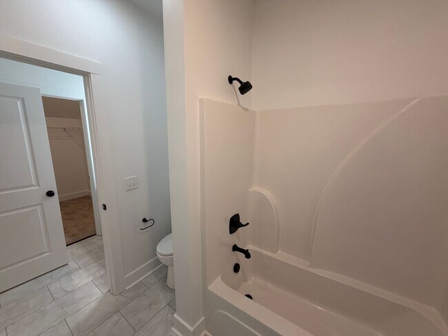 Building Photo - New Build 3 Bed 2.5 Bath Townhome in Shelbyville with a Move in Special