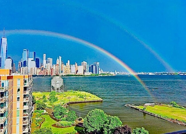 Building Photo - 1 Greene St