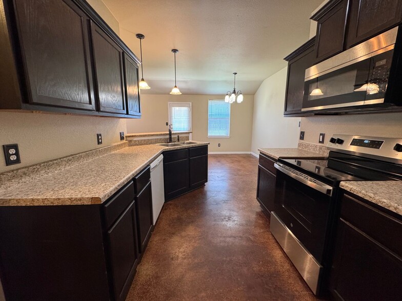 Building Photo - 4305 Cambridge Dr
