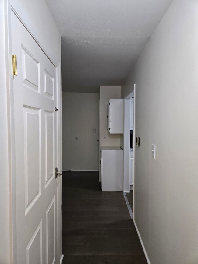 Building Photo - Charming 2BR Condo in Bethel