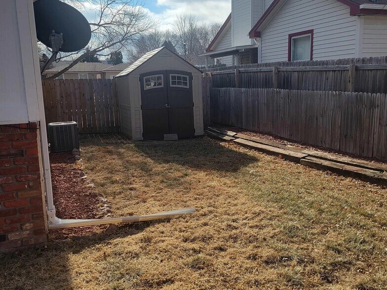 Building Photo - 2331 SW 18th St