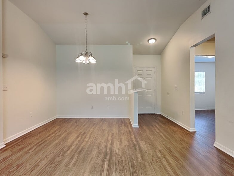 Building Photo - 30547 Midtown Ct