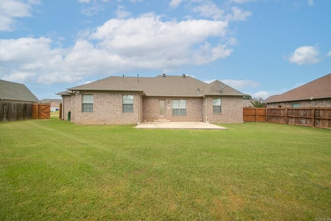 Building Photo - 25 Willow Dr