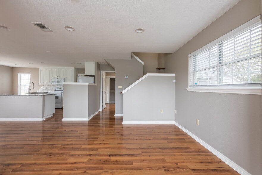 Stairs - 1114 E 7th St