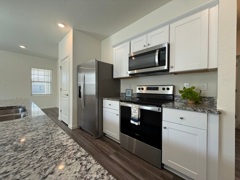 Kitchen - 1102 Treeta Trl