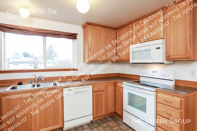 Building Photo - 606 74th St SW