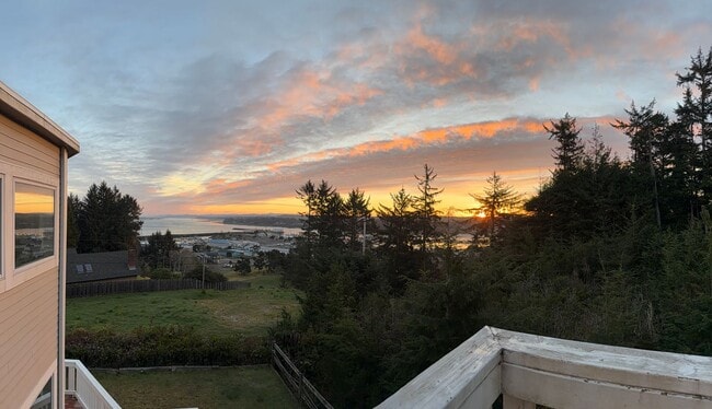 Building Photo - Stunning Bay View Retreat – Fully Furnished 2 Bed / 2 Bath Near Charleston