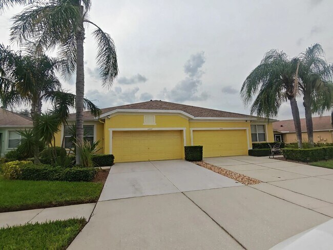 Building Photo - Fully Furnished Townhouse with Water View ...