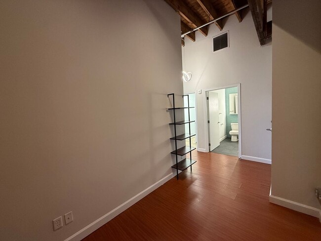 Building Photo - Bonnie Jean Flats