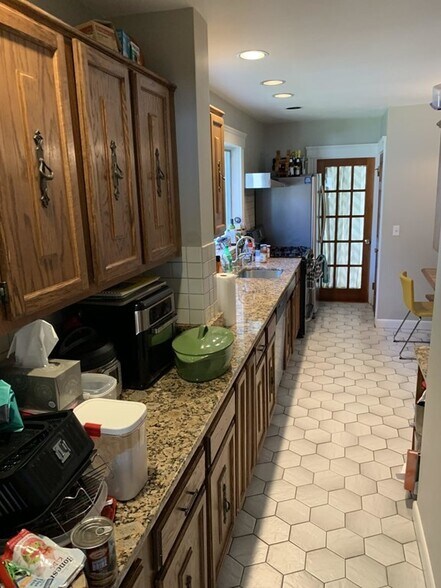 Building Photo - 38 Matignon Rd