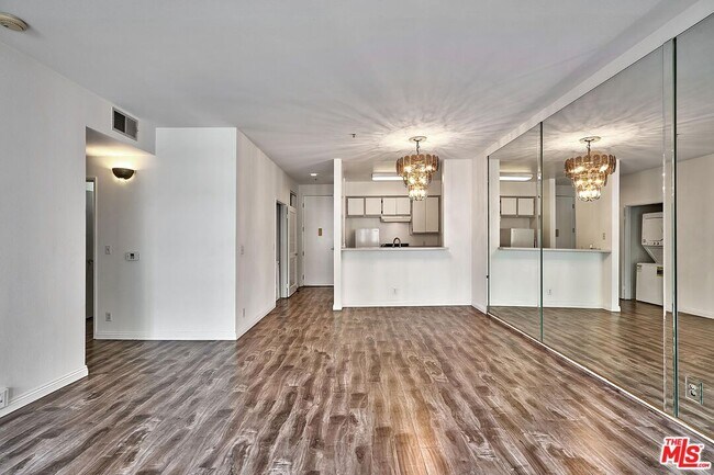 Building Photo - 500 S Berendo St
