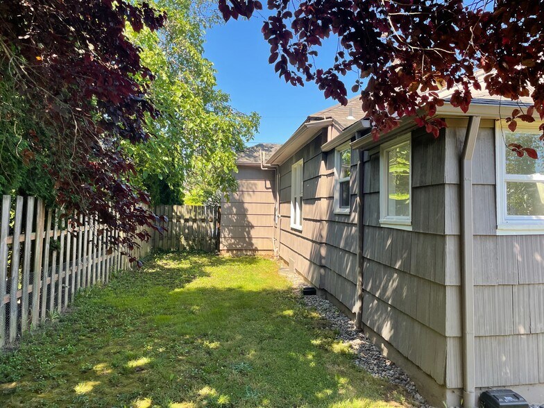 Backyard #2 - 314 NE 72nd Ave