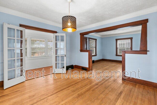 Building Photo - 3228 Fontenelle Blvd