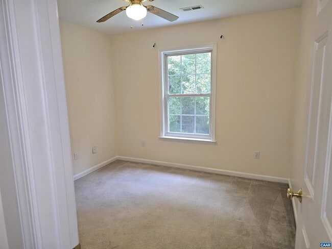 Building Photo - 259 Spring Oaks Ln