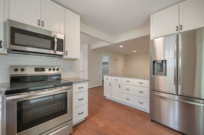 Building Photo - 176 Stoney Dr