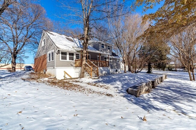 Building Photo - COMING SOON: Beautiful and Renovated Property in Raytown!