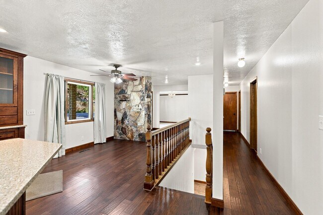Building Photo - 650 Canyon Rd