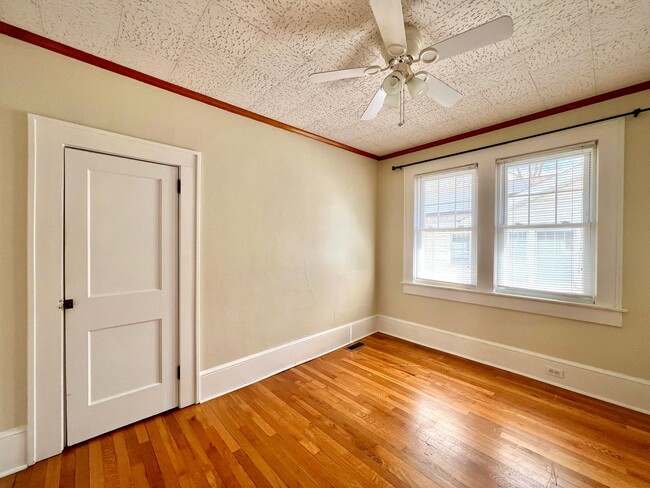 Building Photo - Charming West Asheville Home!