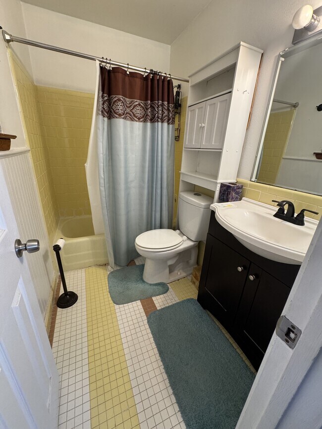 Building Photo - 1801 Carnation Ave