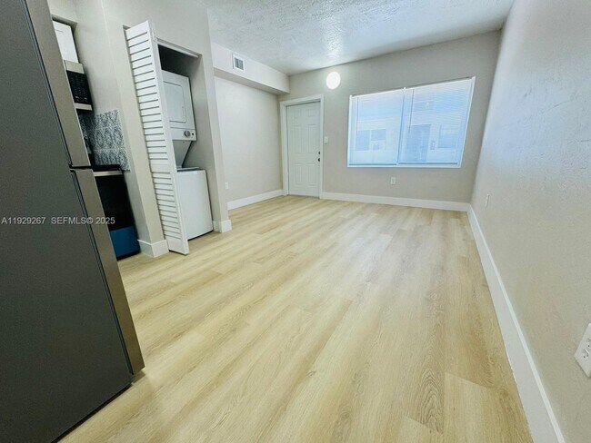 Building Photo - 2940 W Flagler St