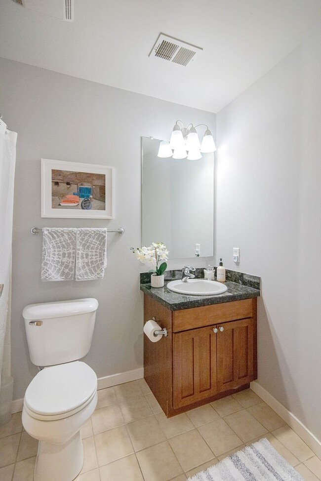 Building Photo - 2B/2B Luxury Louisville Condo with Mountai...