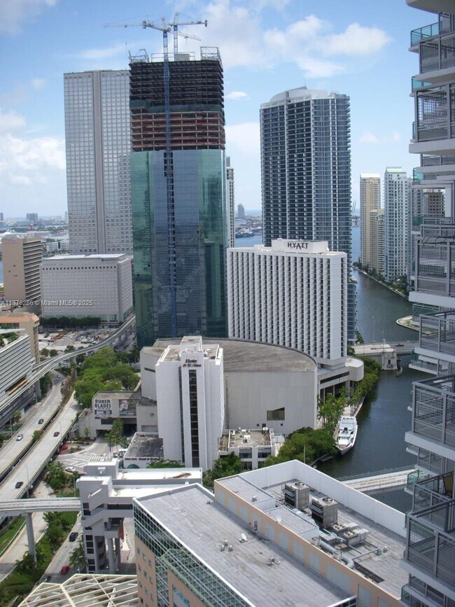 Building Photo - 350 S Miami Ave