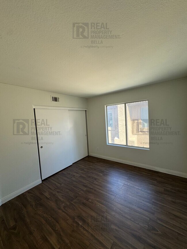 Building Photo - 23 Bella Donaci
