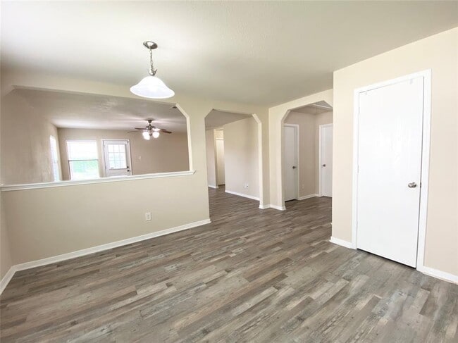 Building Photo - 8119 Yaupon View Dr