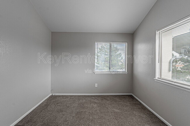 Building Photo - 1099 S Walden Way