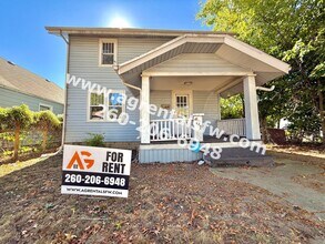 Building Photo - 2 Bedroom House