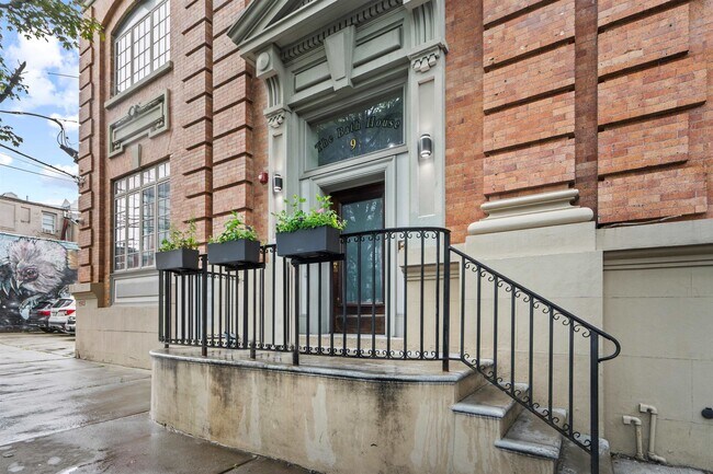Building Photo - 9 Coles St