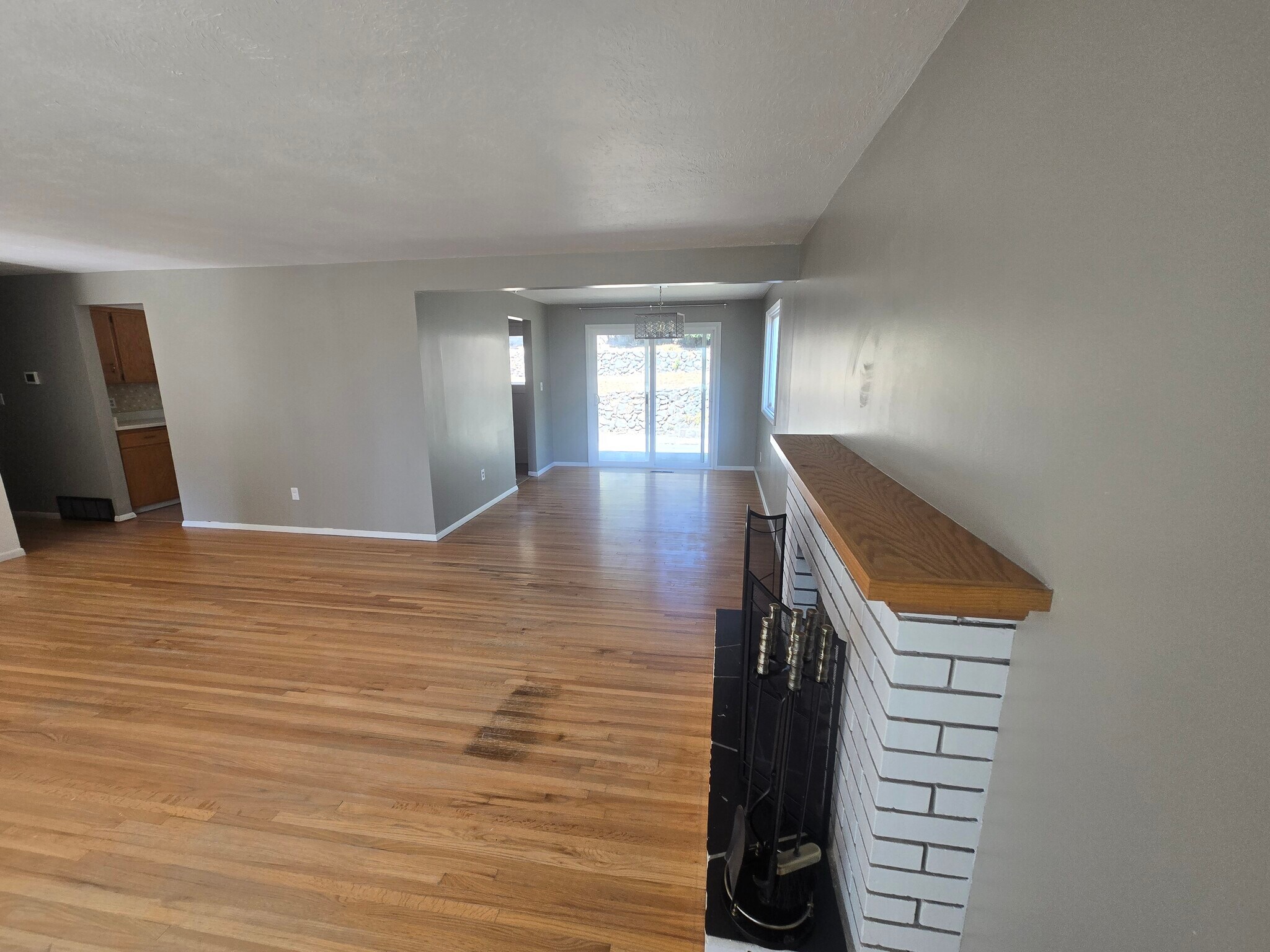 Building Photo - 3010 W Weile Ave