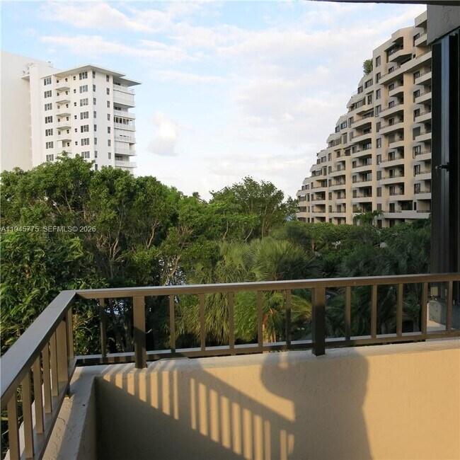 Building Photo - 251 Crandon Blvd