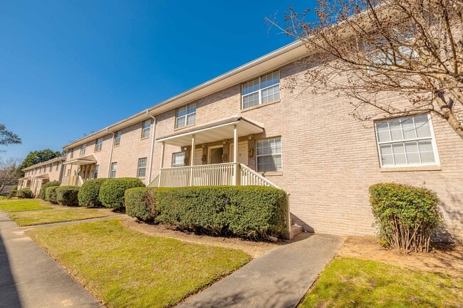 Building Photo - Peachtree Hills Court, 2-bedroom Atlanta address in the heart of the hills for $1400-month