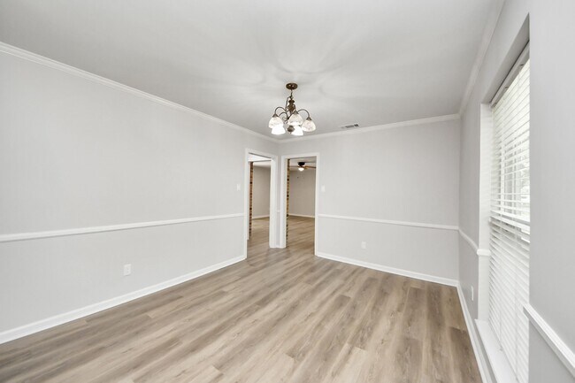 Building Photo - 3923 Cypress Lake Dr