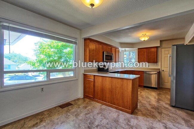 Building Photo - 1102 NW 41st St