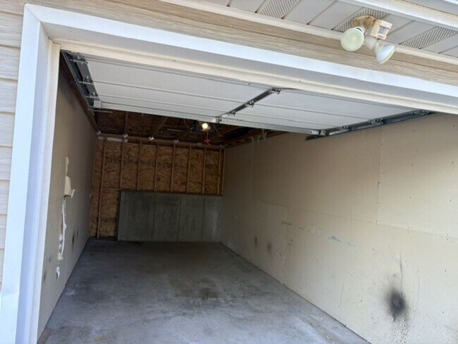 Building Photo - 1460 Parker Ave