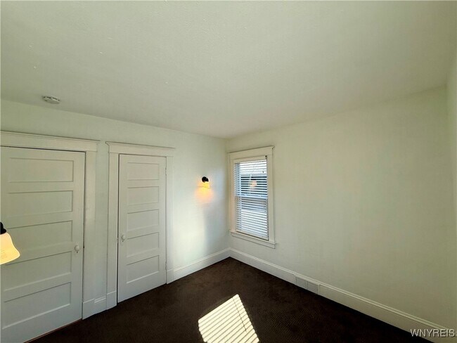 Building Photo - 95 Inwood Pl