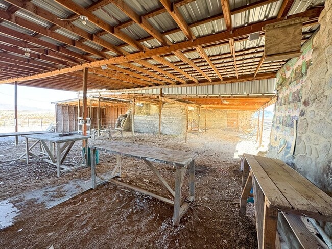 Building Photo - 400 N Smiling Dog Trail