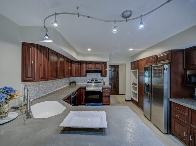 Building Photo - 17 Bauers Ln