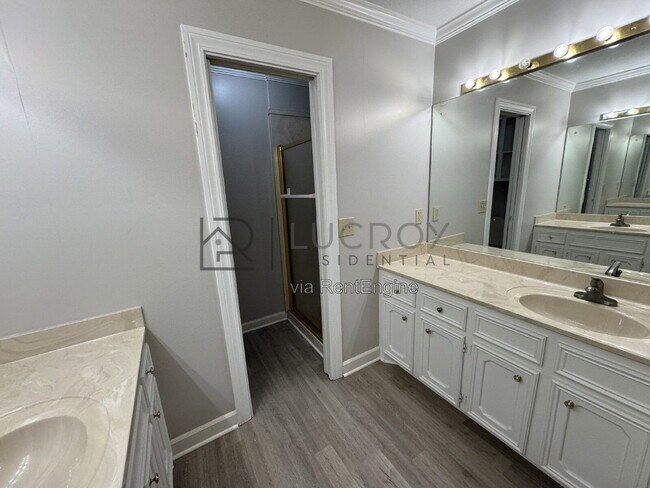 Building Photo - 33 Sandlewood Dr