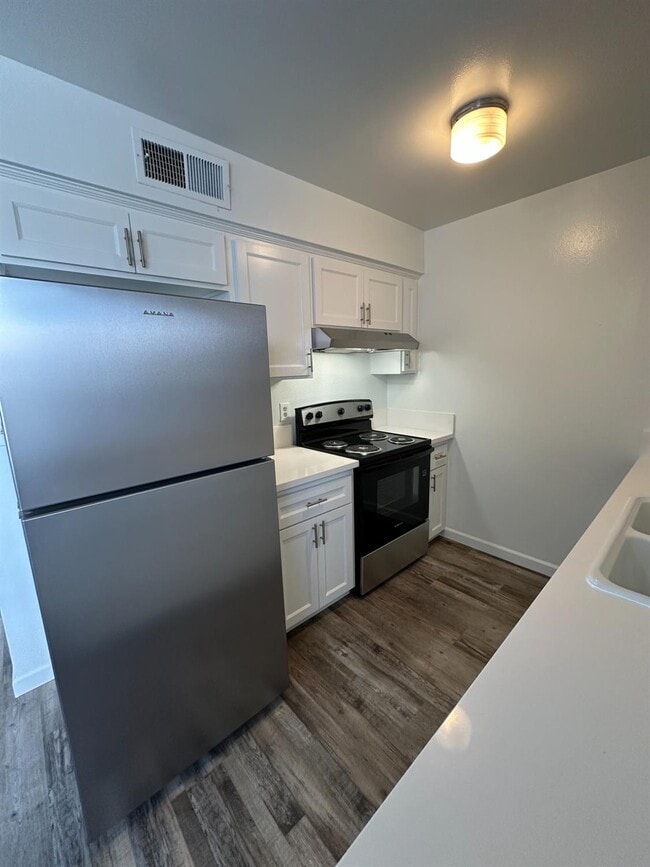 Building Photo - 1069 Cherry Ln
