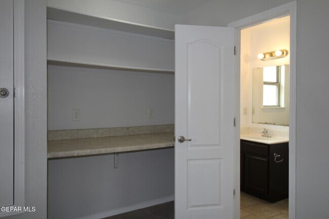 Building Photo - 906 Geronimo Dr