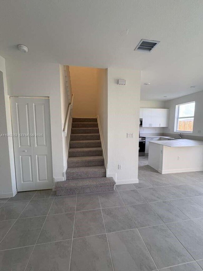 Building Photo - 2708 SE 26th Ave