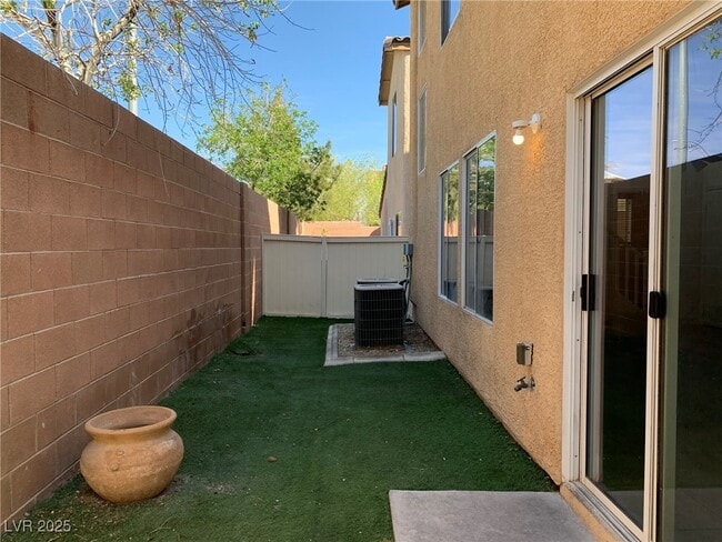 Building Photo - 8461 Spencer Canyon St