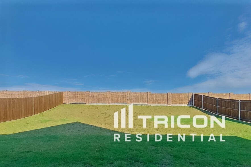 Building Photo - 235 Jenkinson Dr