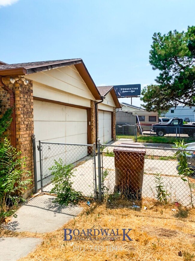 Building Photo - 8261 Ivy Dr