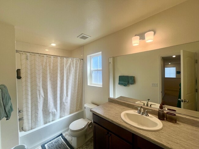 Building Photo - BEAUTIFUL NEW BUILD - 3 bed 2.5 bath w/ La...